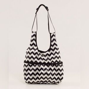 Lululemon Post Savasana Tote
Arrow Chevron Polar Cream Black